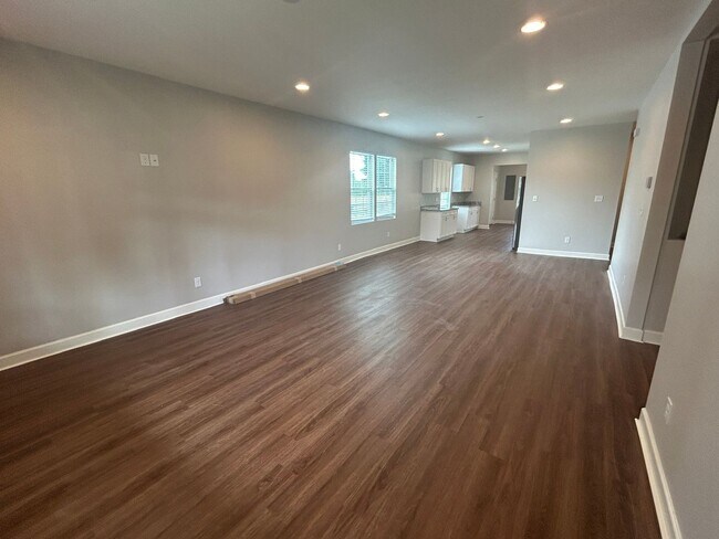 Foto del edificio - Newly Renovated Spacious 3 Bedroom w/ Full Appliance Package