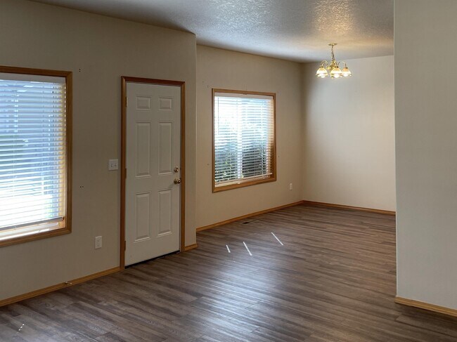 Foto del edificio - 2215 NE 163rd Ave