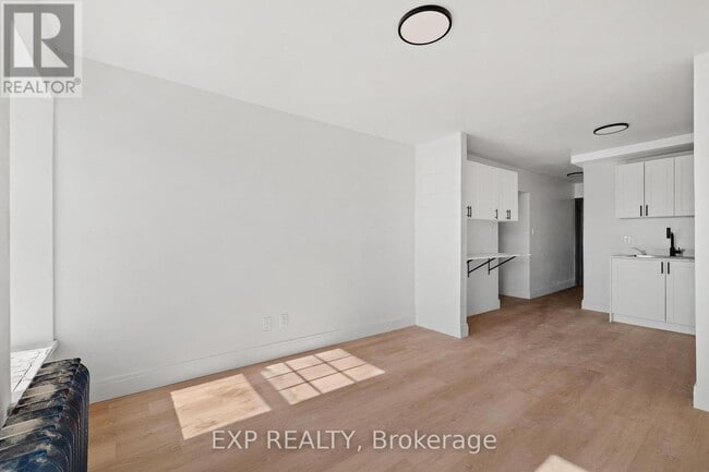 Building Photo - 90 Carden St