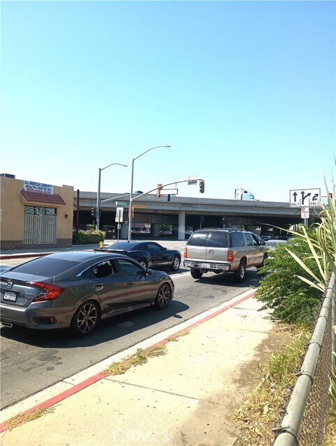 Foto del edificio - 1580 N Orange Grove Ave