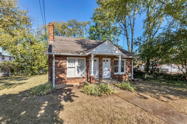Building Photo - Charming Sylvan Park Shotgun Apartment in a Darling Triplex!