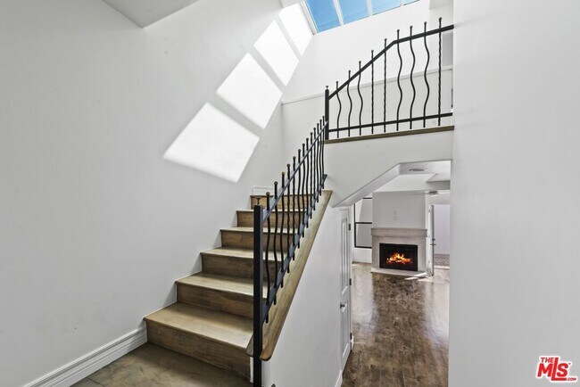 Foto del edificio - 29221 Heathercliff Rd