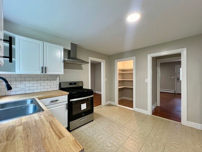 Foto del edificio - Nicely Updated, Pet-Friendly Fry's Spring Duplex