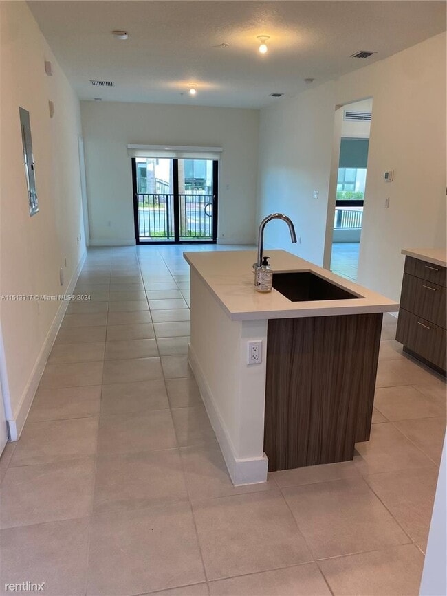 Building Photo - 3 br, 2 bath House - 8301 NW 41st St # B-110
