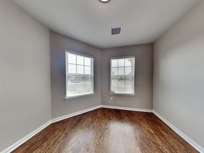 Foto del edificio - 2402 Regatta Ln