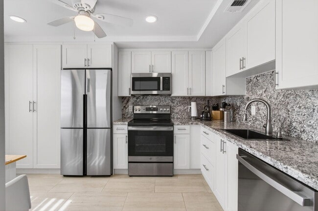 Building Photo - 2054 Exeter C