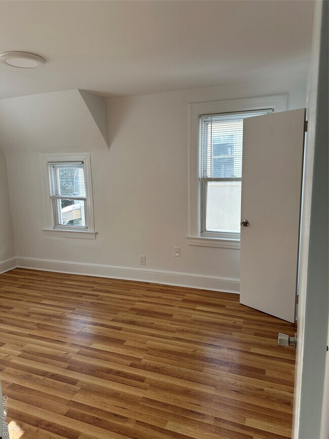 Building Photo - 68 Lake Ave