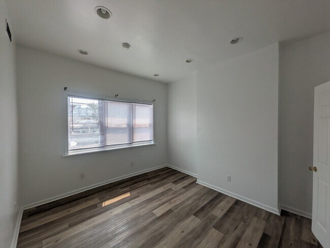 Building Photo - 1533 Orthodox St