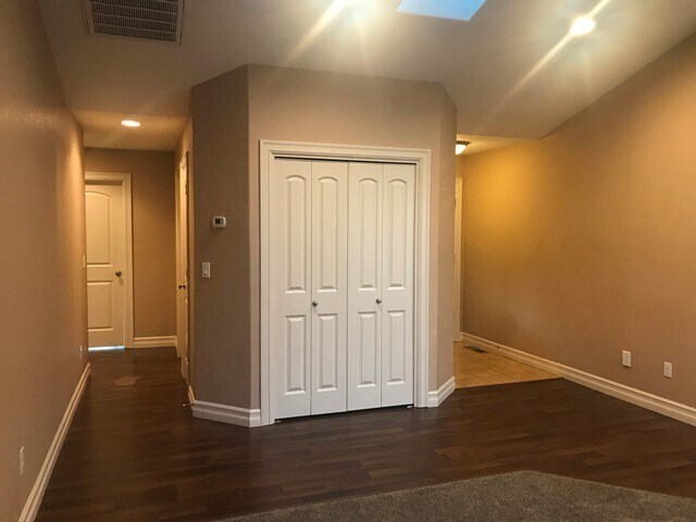 Building Photo - 3Bd/2Ba Single Story House - Available to View!