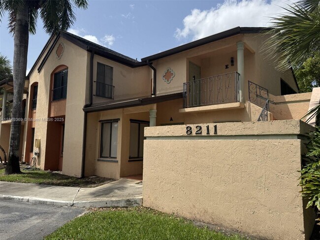 Foto del edificio - 8211 NW 191st St