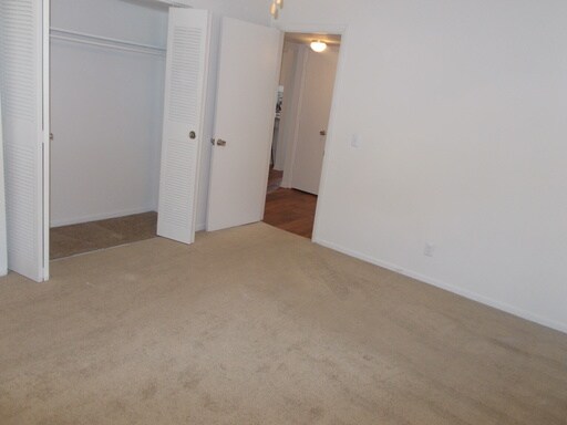 Building Photo - 5522 Terrace Ct