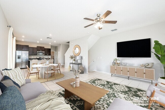 Building Photo - 5573 Mercado Dr