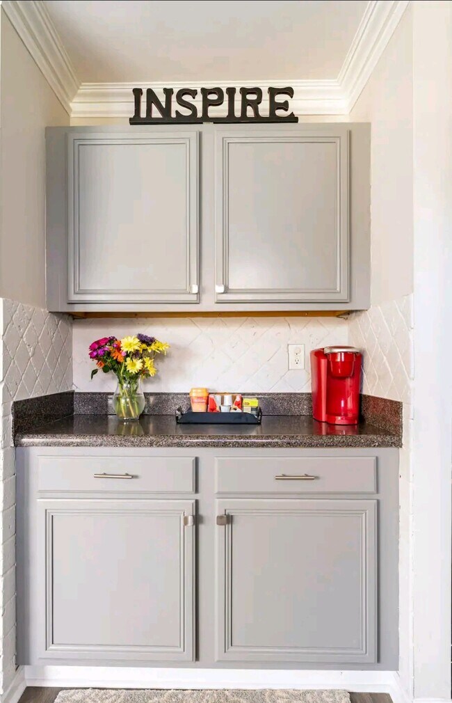 Butler Counter - 832 Parkside Place Ave