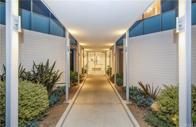 Foto del edificio - 2999 E Ocean Blvd