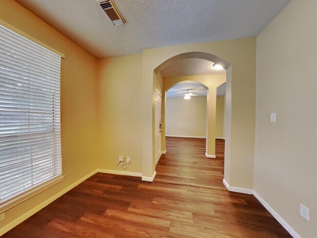 Foto del edificio - 18918 Forest Trace Dr