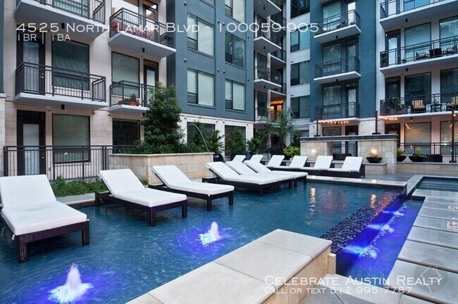 Foto del edificio - Very Modern and Luxurious North Lamar Living!