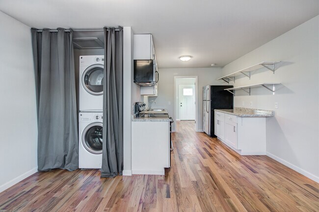 Laundry, Kitchen - 1009 North Buchanan Boulevard