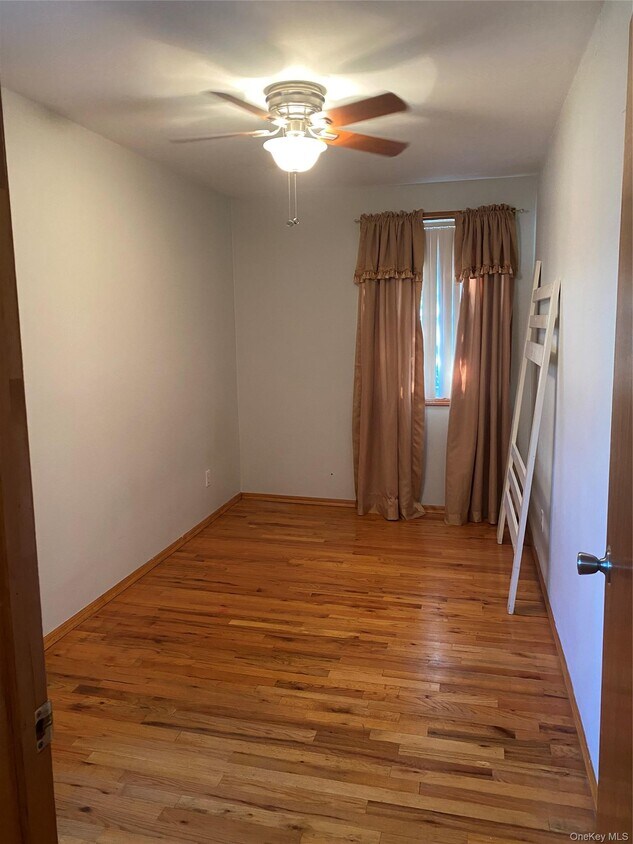 Foto del edificio - 47-28 204th St