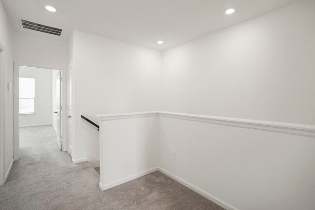 Building Photo - 613 Royal Arch Dr