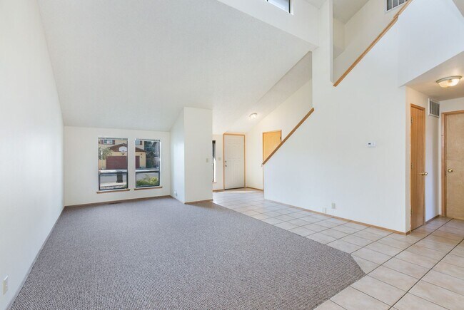 Building Photo - 3201-3203 Vincenta Dr