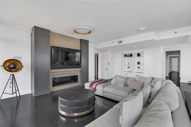 Building Photo - 2233 Peachtree Rd NE