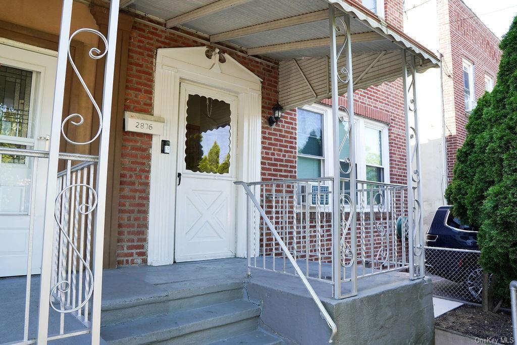 Foto principal - 2876 Randall Ave