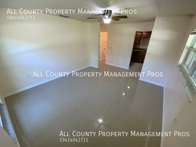 Building Photo - Minutes from Downtown Sarasota/Washer/Drye...