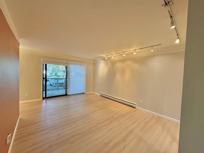 Photo - $500 OFF FIRST MONTH RENT!!! One Bedroom One Bath Condo in Watergate Complex!!!