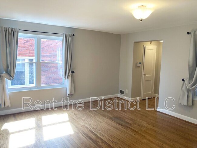 Foto del edificio - 4819 8th St NE