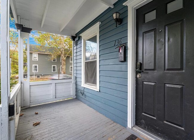 Foto del edificio - 136 Fayette St