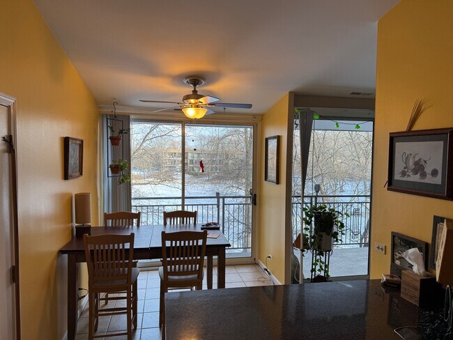 Foto del edificio - 6019 Forest View Rd
