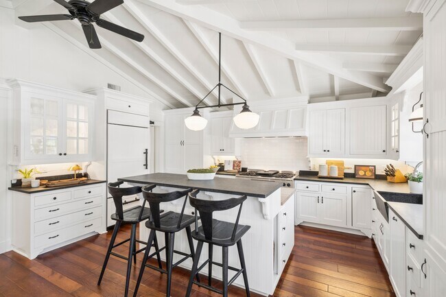 Foto del edificio - 2035 Miramar Dr