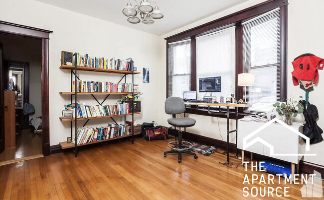 Building Photo - 2900 W Diversey Ave
