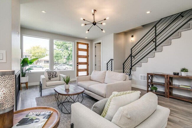 Living Room - 1462 Zenobia St