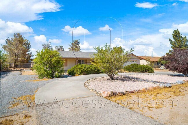 Foto del edificio - Beautiful 3 Bed/ 2 Bath Home With A Horses...
