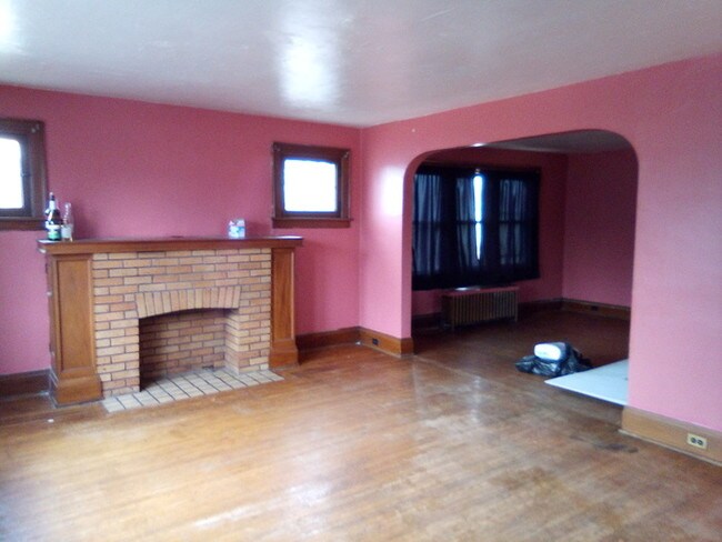 Building Photo - 248 Dewey Ave