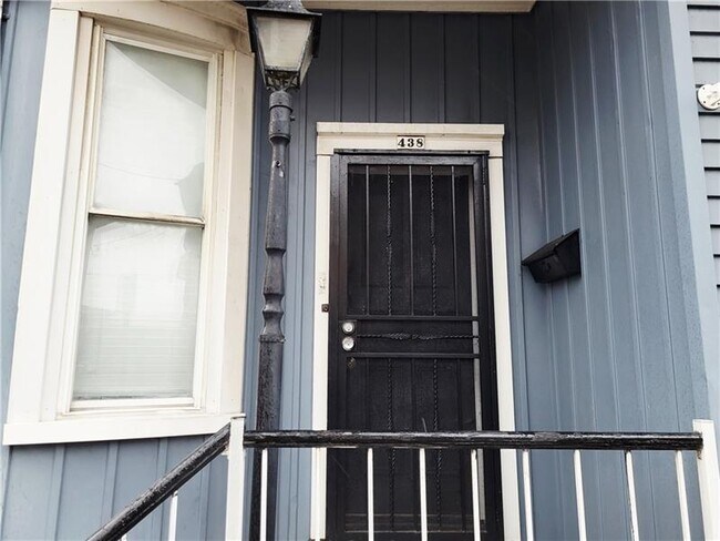 Foto del edificio - 438 S Maple Ave