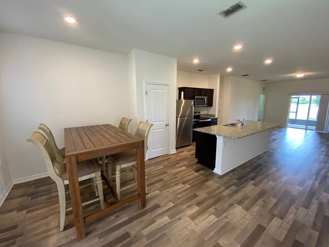 Building Photo - 3033 Neverland Dr