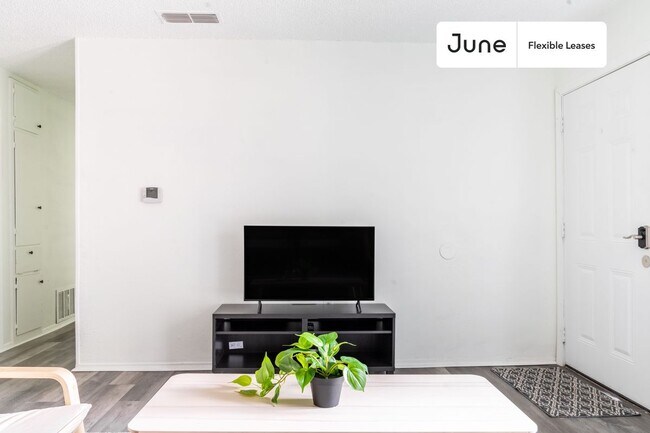 Building Photo - 1109 Gardner Cove