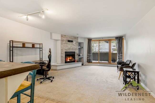Building Photo - Steps to the Runs, Mountain Views, Spacious Ski Run 1 Bedroom Condo