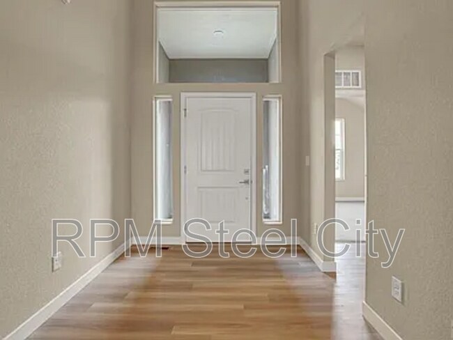 Building Photo - 753 S Laurue Dr