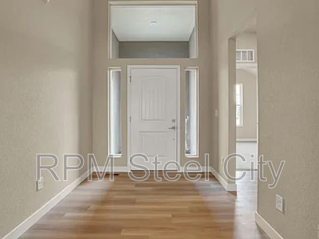 Foto del edificio - 753 S Laurue Dr