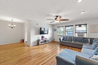 Building Photo - 26 Briarwood Rd