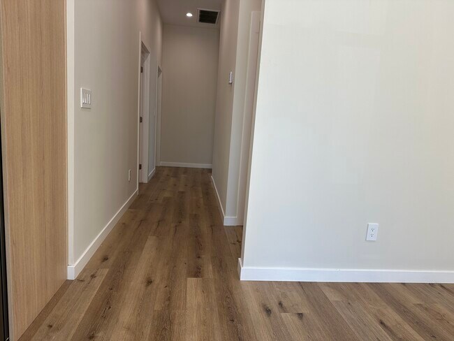 Foto del edificio - 6571 Ponce Ave