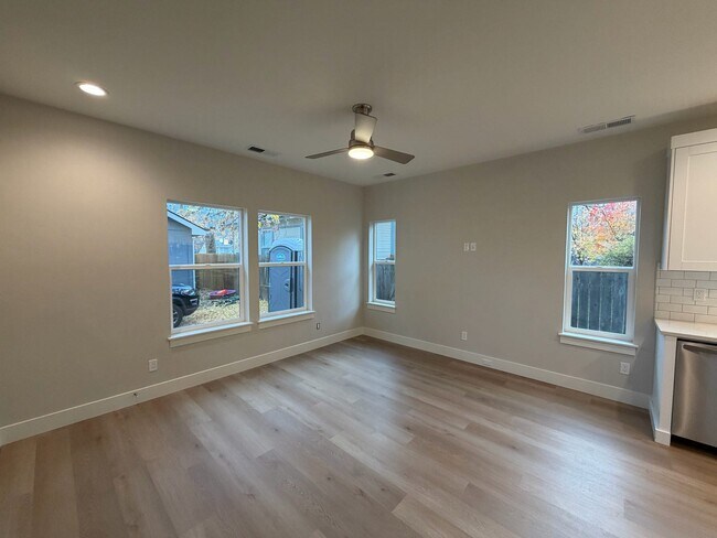 vista de calle 4 - 1713 W Boise Ave