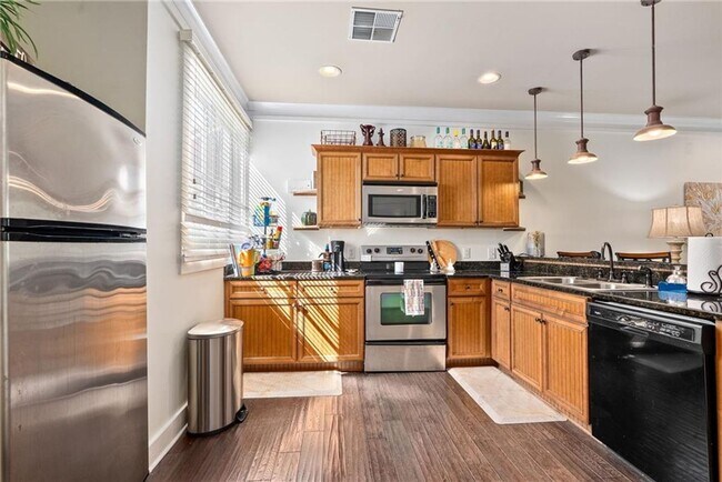 Building Photo - Cute 2BR unit at Creekside