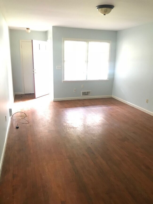 Foto del edificio - Riverdale Duplex Available July 2024