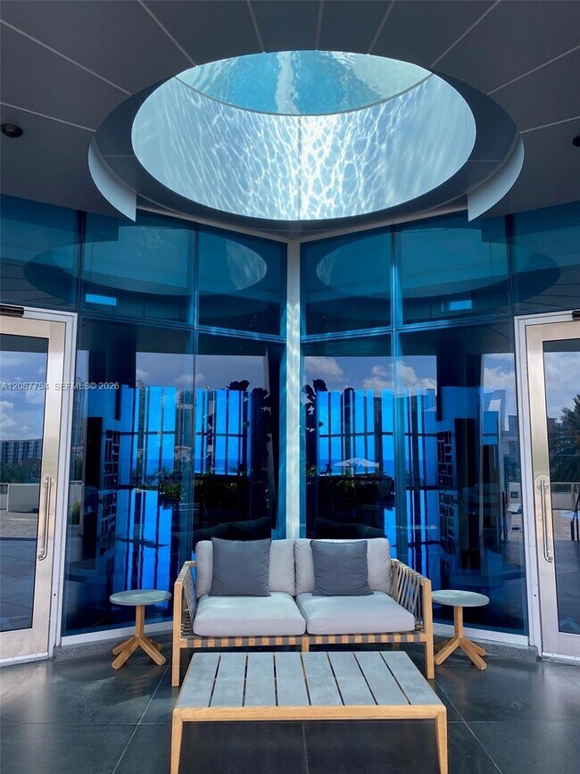 Foto del edificio - 17001 Collins Ave