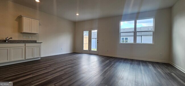 Building Photo - 304 Hynes Dr