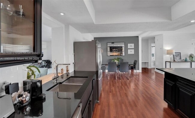 Building Photo - 640 NW 12th Ave